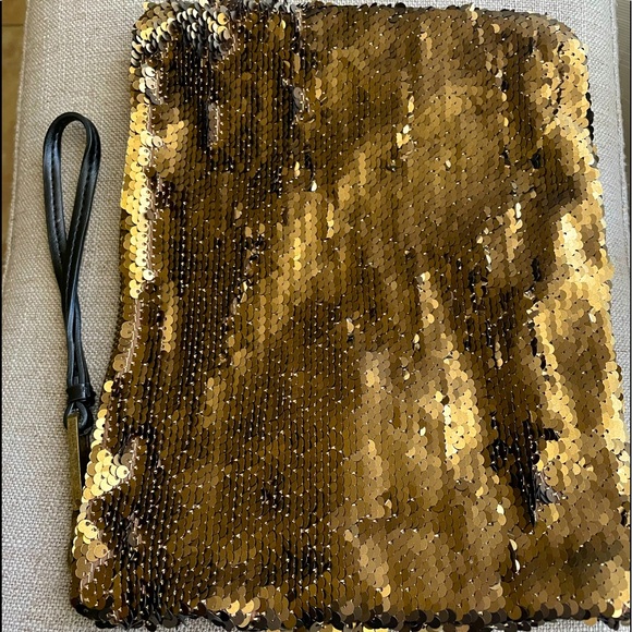 GAP Women’s Oversized Gold/Bronze Sequin Sparkle Clutch with wrist strap - Picture 2 of 5